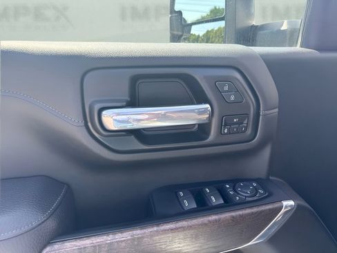 Used 2022 GMC Sierra 2500 Denali w/ Denali Ultimate Package AWD/4WD image 17