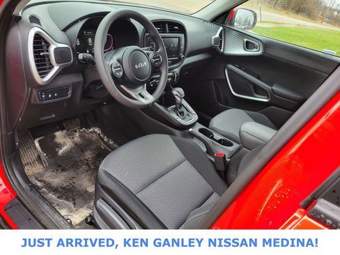 Used 2023 Kia Soul LX image 9