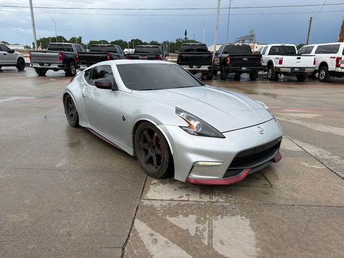 Used 2015 Nissan 370Z NISMO RWD image 2