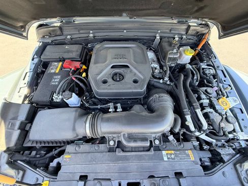 Used 2024 Jeep Wrangler Unlimited Rubicon 4xe AWD/4WD image 8