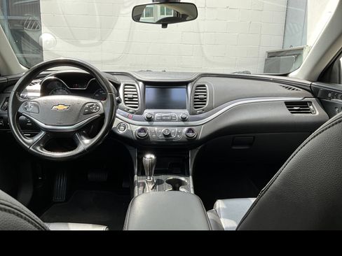 Used 2018 Chevrolet Impala LT FWD image 4