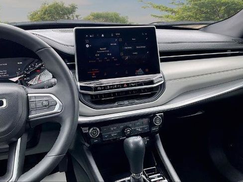 Used 2023 Jeep Compass Limited image 6