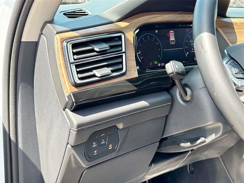 Used 2025 Volkswagen Atlas SE image 10