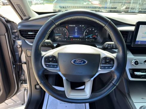 Used 2022 Ford Explorer XLT AWD/4WD image 35
