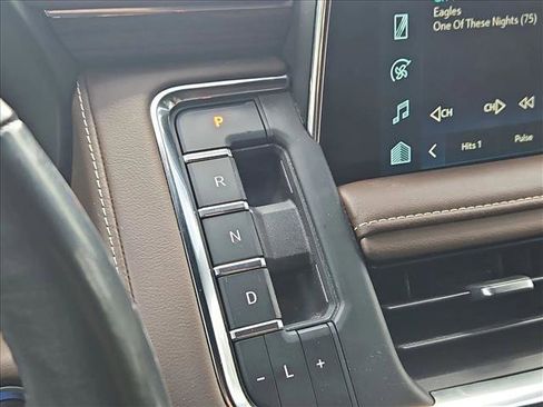 Used 2022 Chevrolet Tahoe High Country AWD/4WD image 11