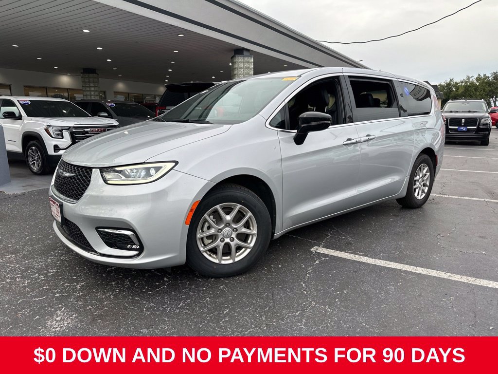 Used 2026 Chrysler Pacifica Select FWD image 1