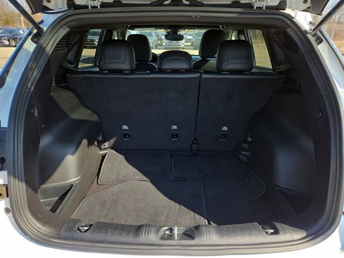 Certified 2024 Jeep Compass Latitude image 9