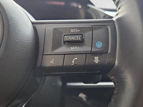 Used 2025 Nissan Pathfinder SV image 10