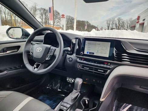 Used 2025 Toyota Camry SE w/ Convenience Package image 13