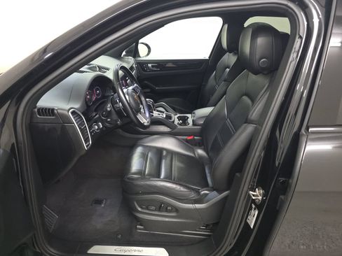 Used 2023 Porsche Cayenne AWD/4WD image 10