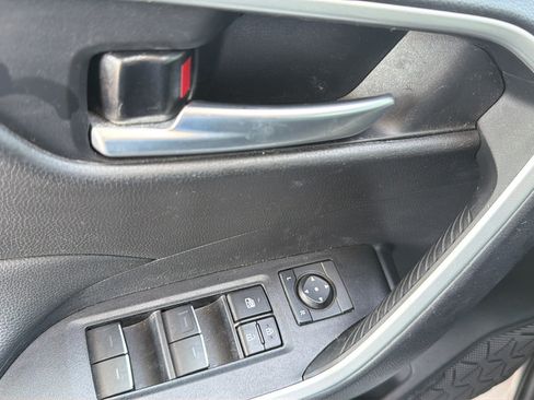 Used 2025 Toyota RAV4 XLE AWD/4WD image 18