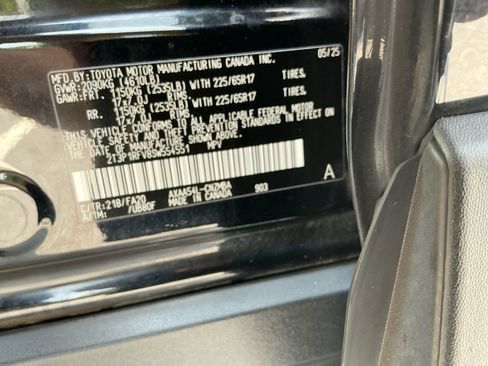 Used 2025 Toyota RAV4 XLE AWD/4WD image 30