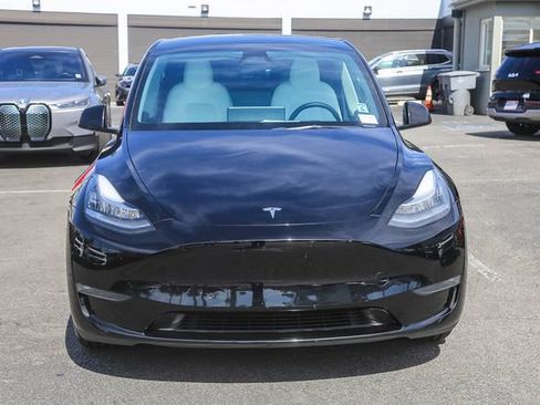 Used 2023 Tesla Model Y Long Range image 3