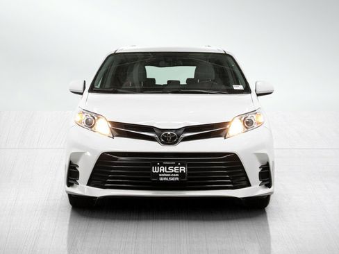 Used 2018 Toyota Sienna LE AWD/4WD image 8