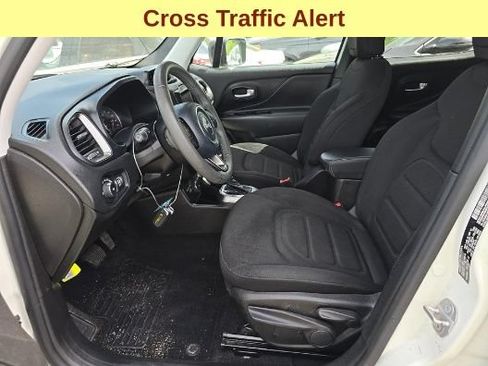 Used 2022 Jeep Renegade Latitude AWD/4WD image 10