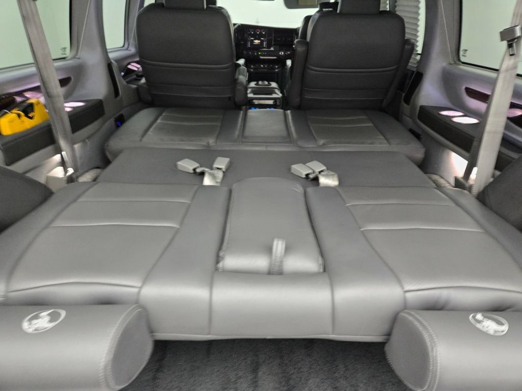 Used 2021 Chevrolet Express 2500 w/ Enhanced Convenience Package RWD image 8