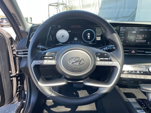 Used 2022 Hyundai Elantra SEL w/ Convenience + Premium Package image 22