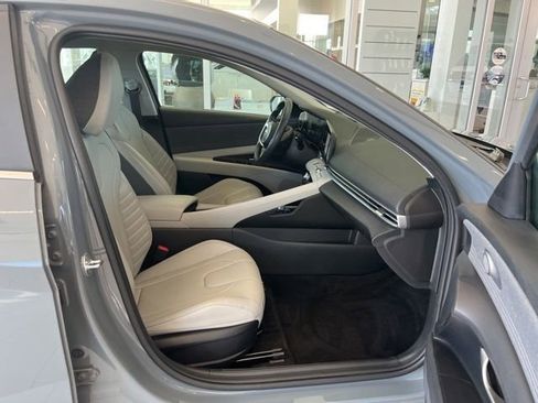 Used 2023 Hyundai Elantra Limited image 34