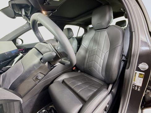 Used 2025 BMW 530i xDrive w/ Premium Package image 22