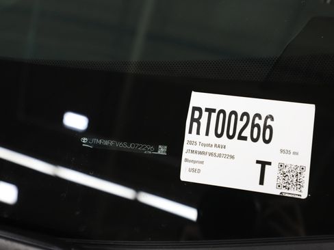 Used 2025 Toyota RAV4 XLE image 30