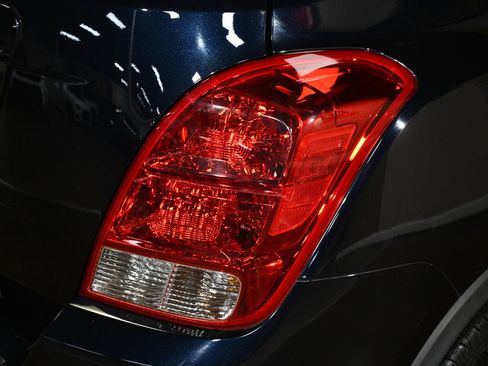 Used 2021 Chevrolet Trax LS w/ Tint and Cruise Package image 59