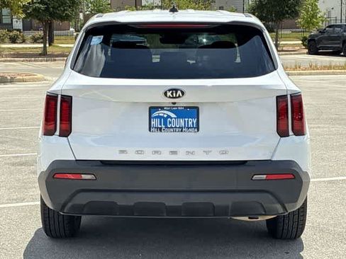 Used 2021 Kia Sorento LX FWD image 5