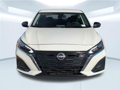 Certified 2025 Nissan Altima 2.5 SV FWD image 11