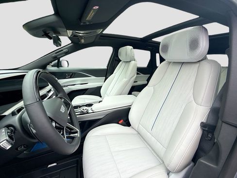 New 2025 Cadillac Lyriq Luxury image 21