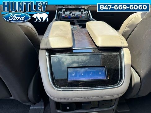 Used 2022 Lincoln Navigator Reserve image 18