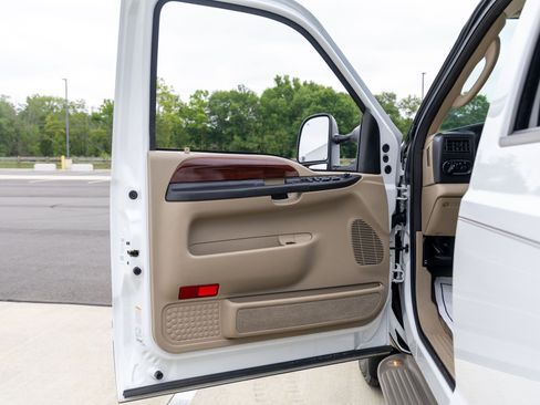 Used 2005 Ford Excursion Eddie Bauer AWD/4WD image 15