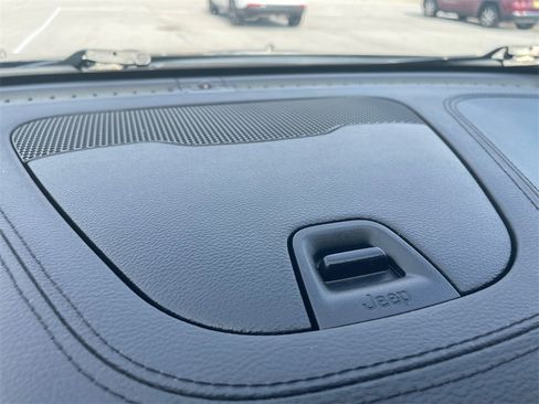 Used 2021 Jeep Cherokee Latitude Plus image 21