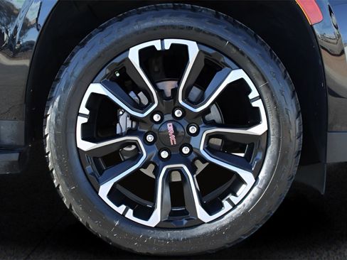 Used 2022 GMC Yukon SLT w/ SLT Luxury Package image 8