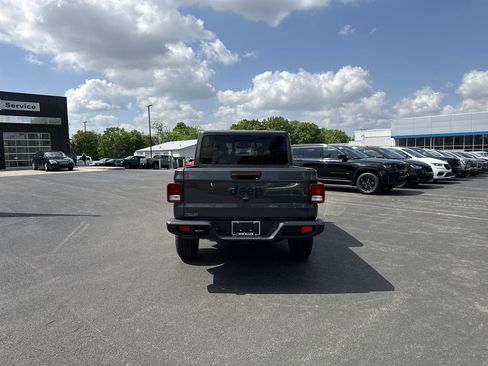 New 2026 Jeep Gladiator Sport AWD/4WD image 18