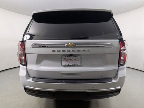 Used 2022 Chevrolet Suburban LT AWD/4WD image 6