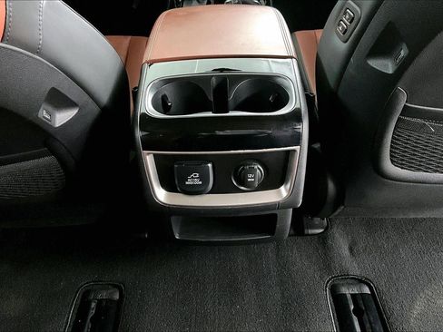 Used 2024 Kia Carnival SX image 10