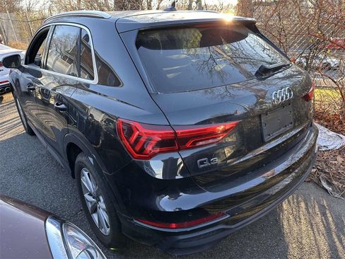 Used 2023 Audi Q3 2.0T Premium w/ Convenience Package image 2