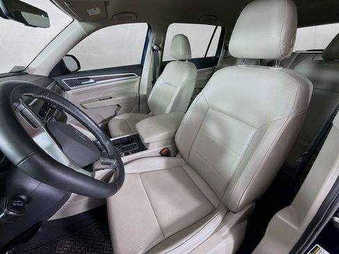 Used 2021 Volkswagen Atlas SE w/ Towing Package FWD image 3