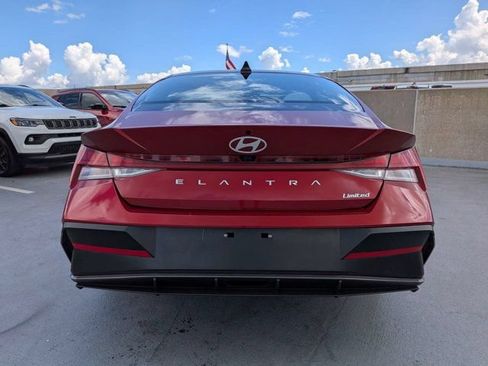 Used 2025 Hyundai Elantra Limited FWD image 5
