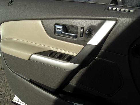 Used 2013 Ford Edge SEL image 19