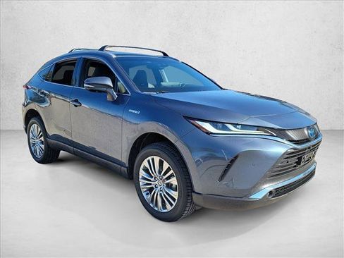 Used 2021 Toyota Venza Limited image 3