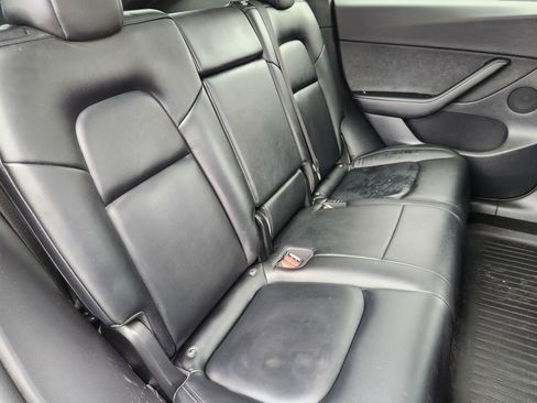 Used 2021 Tesla Model Y Long Range image 17