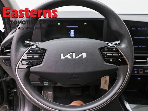 Used 2025 Kia Niro LX FWD image 11