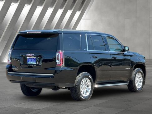 Used 2017 GMC Yukon SLT AWD/4WD image 4