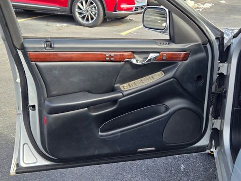 Used 2000 Cadillac De Ville DTS w/ Safety/Security Pkg image 19