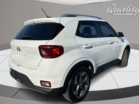 Used 2024 Hyundai Venue SEL image 4