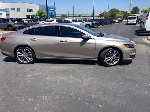 Used 2025 Chevrolet Malibu LT FWD image 5