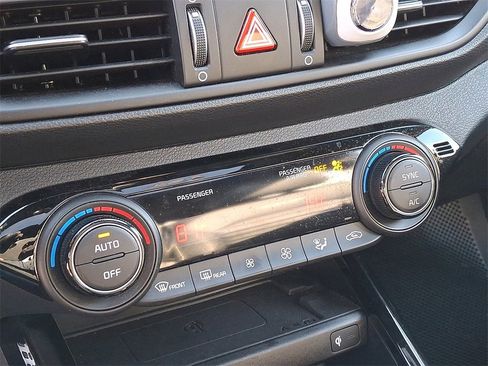 Used 2023 Kia Forte GT-Line w/ GT-Line Premium Package image 17