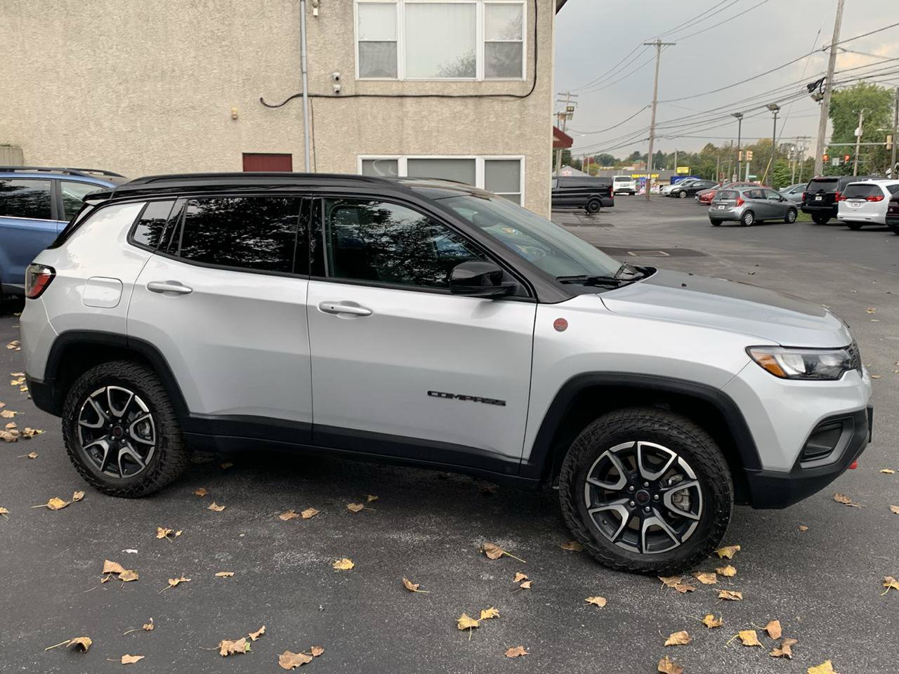 Used 2025 Jeep Compass Trailhawk AWD/4WD image 6