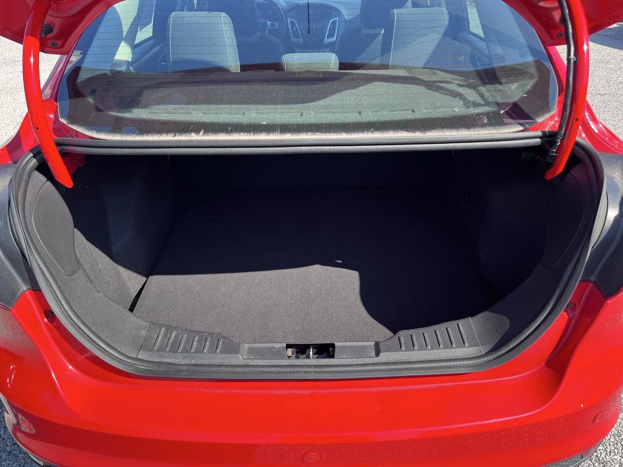 Used 2014 Ford Focus SE w/ SE Sport Package FWD image 11