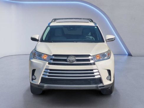 Used 2018 Toyota Highlander XLE FWD image 2